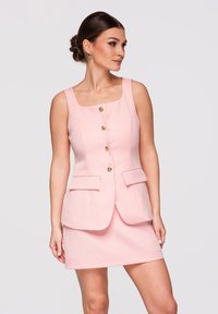 Короткое платье