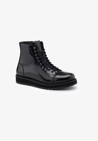 Ботинки на шнуровке Ботинки на шнуровке