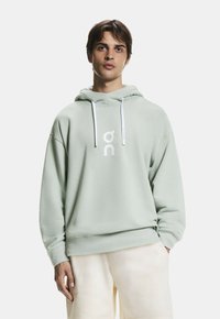 Спортивная кофта