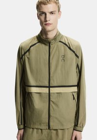 Спортивная куртка