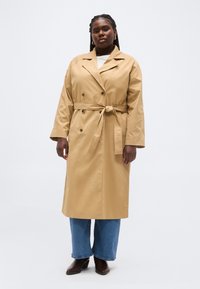 Тренч Тренч