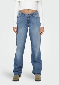 Прямые джинсы