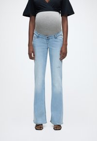 Клешеные джинсы