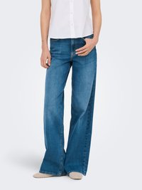 Джинсовый комбинезон