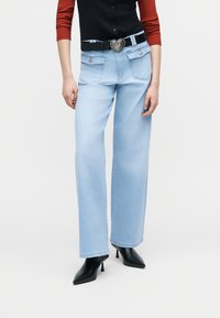 Свободные джинсы