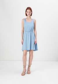 Джинсовый комбинезон