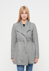 Шерстяное пальто