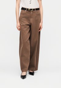 Свободные джинсы