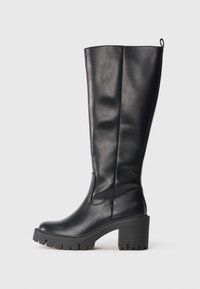 Высокие сапоги