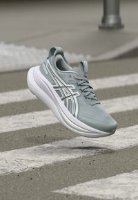 Беговые кроссовки