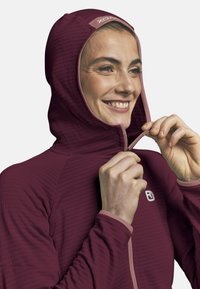 Флисовая куртка