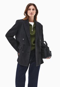 Шерстяное пальто