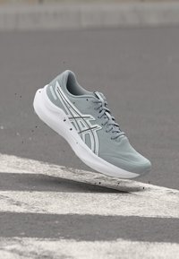 Беговые кроссовки Беговые кроссовки