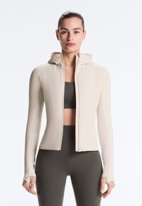 Спортивная куртка