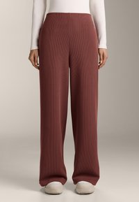 Спортивный костюм Спортивный костюм