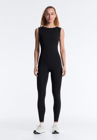 Спортивный костюм Спортивный костюм