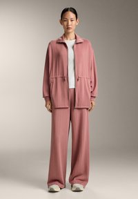 Короткое пальто