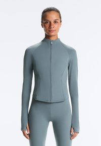 Спортивная куртка