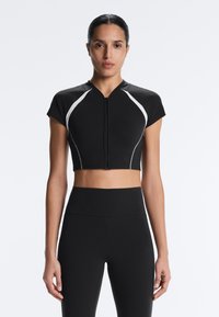 Спортивный топ