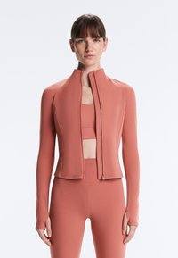 Спортивная куртка