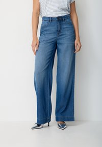 Свободные джинсы Свободные джинсы