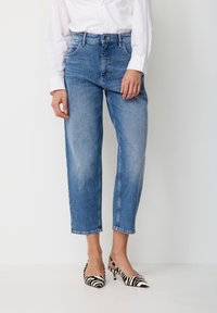 Короткие джинсы Короткие джинсы