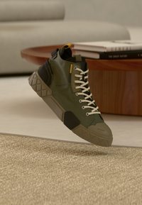 Походные ботинки