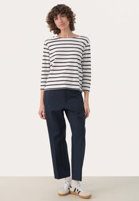 Пуловер с рукавом три четверти