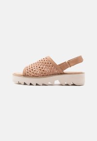 Босоножки на платформе