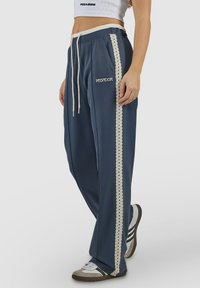 Спортивные штаны