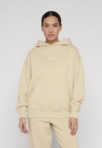 Пуловер с капюшоном