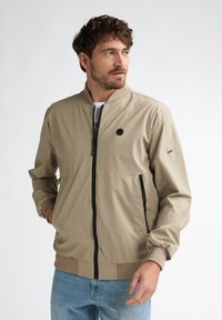 Куртка бомбер