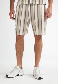 Шорты Шорты