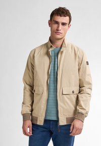 Куртка бомбер