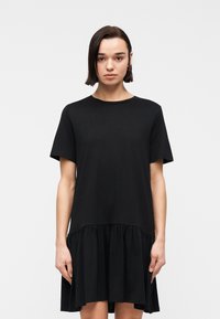 Короткое платье