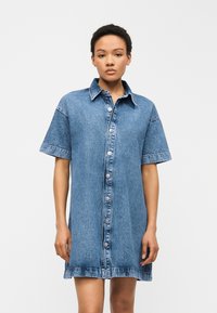 Джинсовое платье