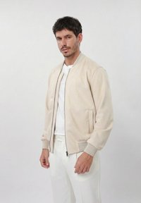 Куртка бомбер Куртка бомбер