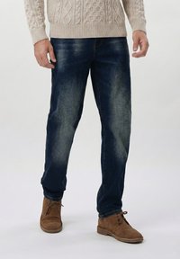 Узкие джинсы