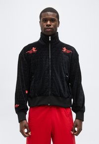 Спортивная куртка