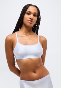 Бюстгальтер без бретелек