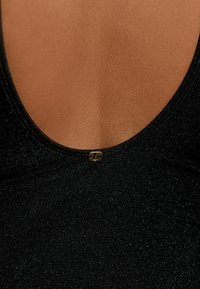 Слитный купальник