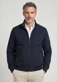 Куртка бомбер