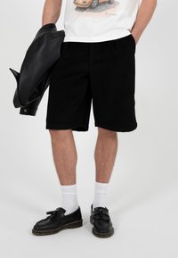 Шорты Шорты