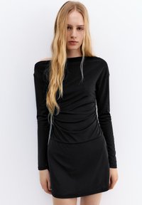 Короткое платье Короткое платье