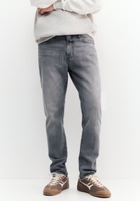 Прямые джинсы