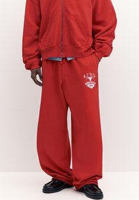 Спортивные штаны