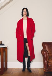 Короткое пальто