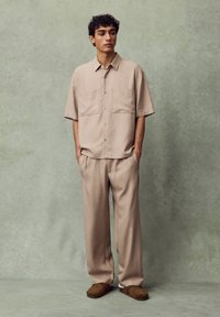 Льняные брюки Льняные брюки