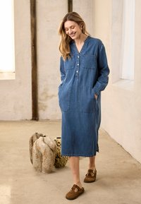 Джинсовое платье