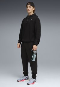 Спортивная кофта